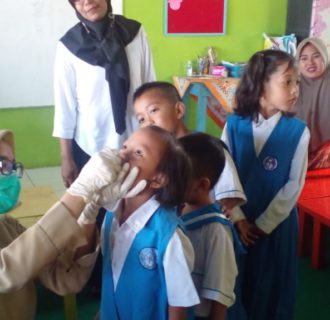 Pelajar TK Antusias Ikuti Vaksinasi Polio