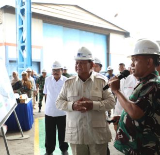 Menhan Prabowo Tinjau Pembangunan Kapal Perang Frigate Merah Putih di PT PAL Indonesia
