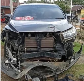 Terjadi Laka Tunggal, Mobil Dinas Sekretaris BKD Mukomuko Nyaris Merenggut Jiwa 