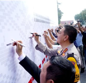 Kapolda Riau Pimpin Deklarasi Tertib Berlalu Lintas untuk Pemilu Damai 2024