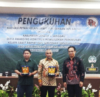 Aspekpir Anugerahkan Penghargaan PTPN IV Regional V Atas Kontribusinya Akselerasi PSR