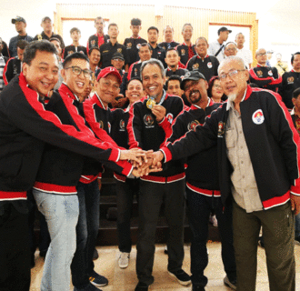 Sah ! SIWO DKI Terima Medali Emas Sepak Bola Porwanas 2022