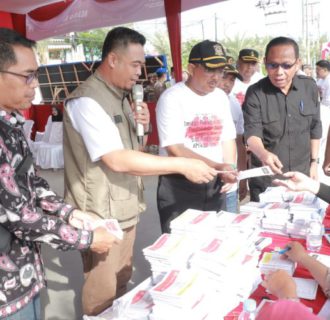 Resmi, Bupati Anwar Sadat Melaksanakan Simulasi Pemungutan dan Penghitungan suara di TPS