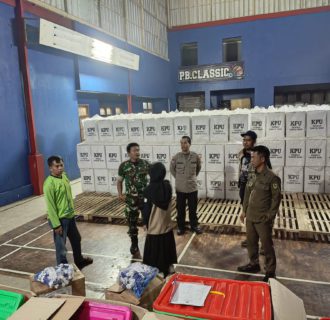 Panwaslu Kecamatan Arjasari Beserta TNI/Polri Kawal Pendistribusian Kotak dan Bilik Suara ke Tiap PPS Desa  