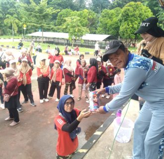 Antusias Para Ibu Ikuti Gelaran Senam Sehat SWI Kota Depok di Terminal Jatijajar