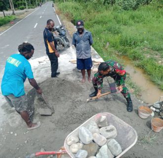 Peduli Dengan Permasalahan Banjir di Wilayah, Koptu Johansyah Gerakkan Warga Bangun Parit Secara Gotong Royong