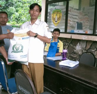 Pendistribusian Bantuan Beras Pemerintah di Kelurahan Bojong Lumbu Terlaksana Baik