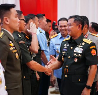 Kasum TNI Mewakili Panglima TNI Buka Pendidikan Reguler Ke-LII Sesko TNI Tahun Anggaran 2024