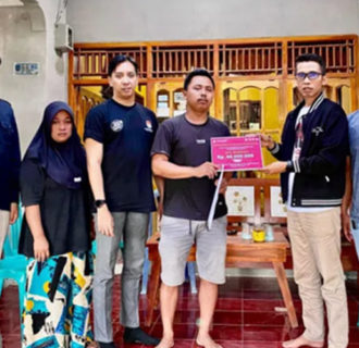 KPU Kabupaten Pangandaran Berikan Santunan Kepada Petugas Pengamanan TPS yang Meninggal Dunia