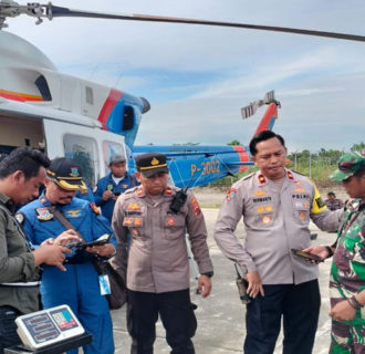 Danramil Tembagapura Pimpin Pergeseran Pasukan Dan Pendistribusian Logistik Pemilu Ke Kampung Tsinga Dan Arwanop