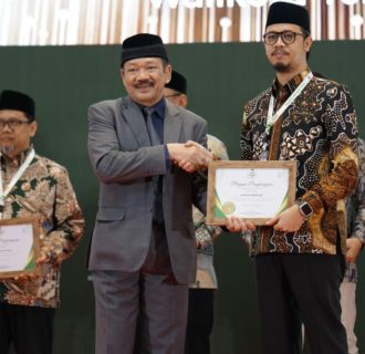 Wako Bukittinggi Terima Award Penggelola Zakat Terbaik se Indonesia  