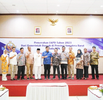 Pemkab Dharmasraya Serahkan LKPD Tahun 2023 ke BPK Perwakilan Sumatera Barat
