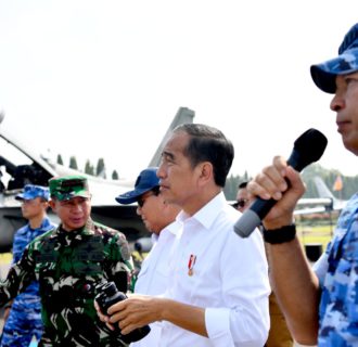 Panglima TNI Dampingi Presiden RI Kunjungi Lanud Iswahjudi, Magetan