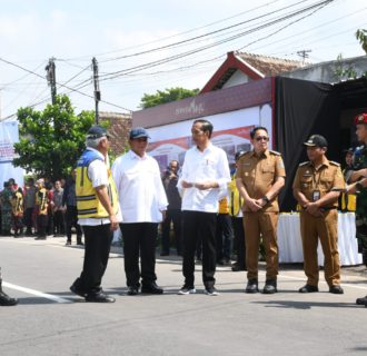 Panglima TNI Dampingi Presiden RI Resmikan Inpres Jalan Daerah di Madiun