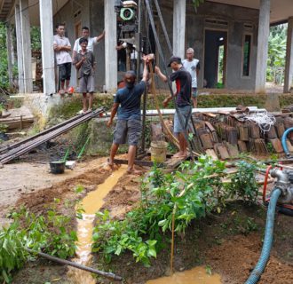 Meski Terkendala Cuaca, Pekerjaan DD Tahap 1 di Desa Kiarapayung – Cibitung Mulai Digarap
