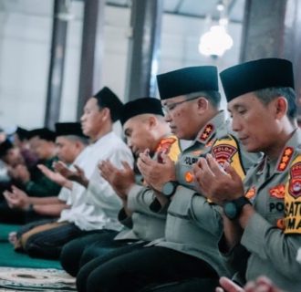 Kapolda Banten Laksanakan Taraweh Keliling di Kesultanan Banten Lama