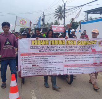 Karang Taruna Desa Gombong Demo Pelaksana Pembangunan Jalan Tol Serang – Panimbang