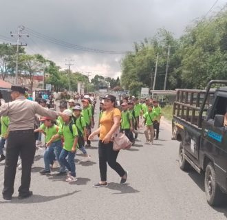 Polsek Raya Resor Simalungun Menggelar Pengamanan Pawai Paskah Sekolah Minggu GKPS Distrik II