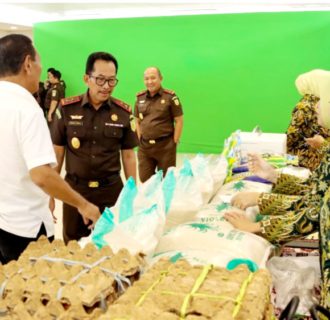 Kejati Riau Gelar Bazar dan Pasar Murah Ramadhan 1445 H untuk Membantu Para Pegawai Menjelang Idul Fitri