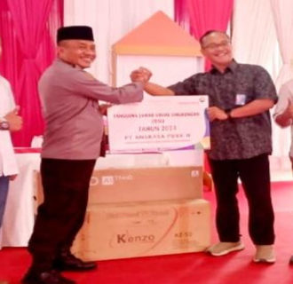 Kapolsek Bukit Raya Terima Sumbangan Televisi Dari Angkasa Pura Bandara Sultan Syarif Qasim II Pekanbaru