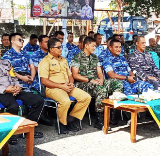 Gabungan TNI Gelar Bazar Murah Bantu Beban Masyarakat Terhadap Kebutuhan Sembako dan Lebaran