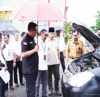 Bupati Dharmasraya Sutan Riska Memimpin Inspeksi Kendaraan Dinas