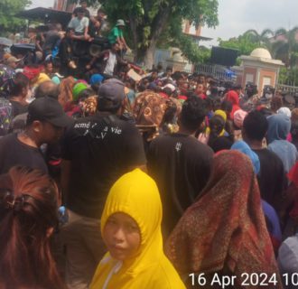 Masyarakat Pancur Batu Bersatu Melakukan Unjuk Rasa