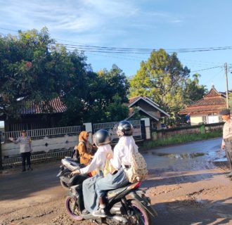 Cegah Tindak Kejahatan, Polsek Kasui Lakukan Pam Rawan Pagi di Kasui Pasar