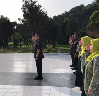 Peringatan HBP Ke-60: Rutan Padang Panjang Menghormati Para Pahlawan dengan Upacara Tabur Bunga di TMP Kusuma Sakti