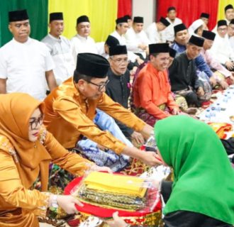 Prosesi Peminangan Gelar Adat Untuk Kajati Riau: Upacara Kehormatan dan Kedamaian