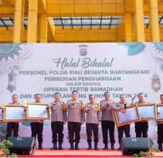 Polda Riau Berikan Penghargaan kepada Enam Polres atas Keberhasilan Operasi Ketupat Lancang Kuning 2024