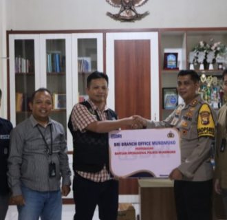 Humas Polres Mukomuko Terima Bantuan Bank BRI 1 Unit Drone dan 1 Unit Komputer 