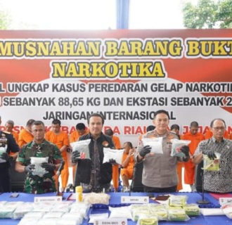 Pemusnahan Barang Bukti Narkoba Jaringan Internasional, Kapolda Riau : Sikat Habis Kampung Narkoba