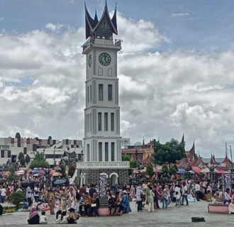 Pemko Berikan Kebijakan Bagi Pedagang Kuliner di Jam Gadang 