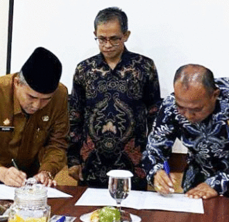 Bupati Dharmasraya Hadiri Penyerahan  LHP : Kepatuhan Laporan Keuangan Pemerintah Tahun Anggaran 2023