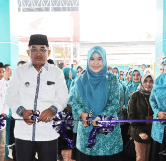 Bupati Didampingi Ketua TP- PKK Resmikan Gedung Baru Sekretariat Tim Penggerak PKK Kabupaten Tanjabbar