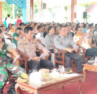 Umat Kristiani Lakukan Bakti Sosial