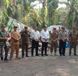 6 Gubuk Tempat Konsumsi Narkoba dan Perjudian di Robohkan Paksa 