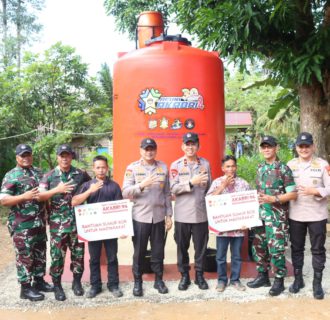 Kapolda Kalbar dan Rombongan AKABRI 94 Resmikan Sumur Bor dan Air Layak Minum 