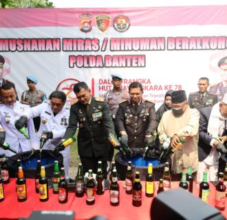 Peringati Hari Bhayangkara Ke-78, Polda Banten Musnahkan Puluhan Ribu Miras Hasil KRYD