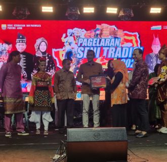 Teh Kayu Aro Ramaikan Pagelaran Seni Tradisi