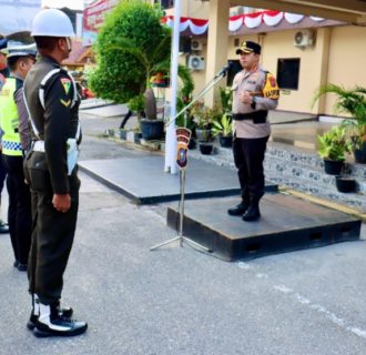 Membangun Kesadaran Berlalu Lintas: Kapolresta Pekanbaru Pimpin Apel Gelar Operasi Patuh Lancang Kuning 2024