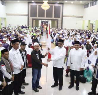 Sekda Provinsi Jambi Sudirman Sambut 446 Jemaah  Haji Kloter 25 Dari Tanah Suci Mekkah