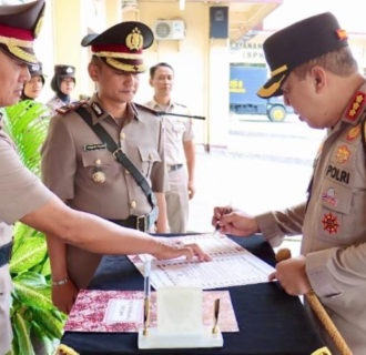 Kapolresta Kombes Pol Jeki Rahmat M Lantik Kabag SDM Dan Kapolsek Pekanbaru Kota