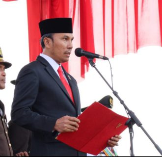 Edi Purwanto Bacakan Teks Proklamasi Dalam Upacara Peringatan HUT Ke 79 RI