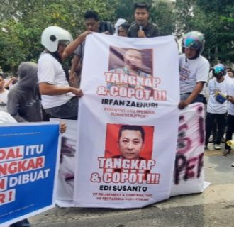 Aksi Massa Serukan Tangkap dan Copot Irfan Zainuri dan Edi Susanto