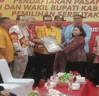 dr H Asri Ludin Tambunan dan Lom Lom Suwondo Resmi mendaftar ke KPU Deli Serdang