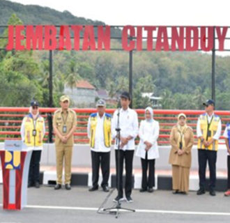 Pj Walikota Banjar Dampingi Presiden RI Meresmikan Jembatan Citanduy