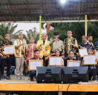 Bupati dan Wakil Bupati Ketapang Dianugerahi Gelar Adat Saat Hadiri Acara Kanjan Serayong 