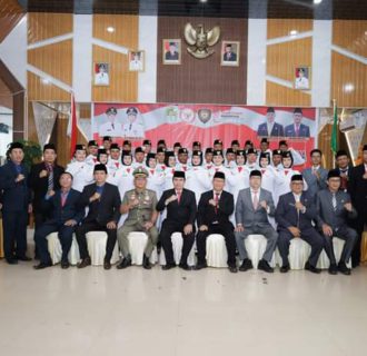 Ditandai Penyematan Lencana, 30 Paskibraka Resmi Dikukuhkan, Asisten Sampaikan Amanat Bupati Ketapang